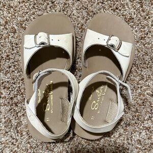 Salt Water Sandals by Hoy Kids Cream Leather Buckle Sandals